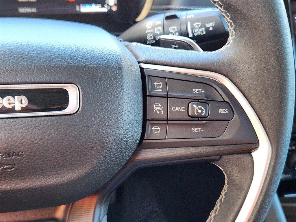 2023 Jeep Grand Cherokee L Laredo 4x4