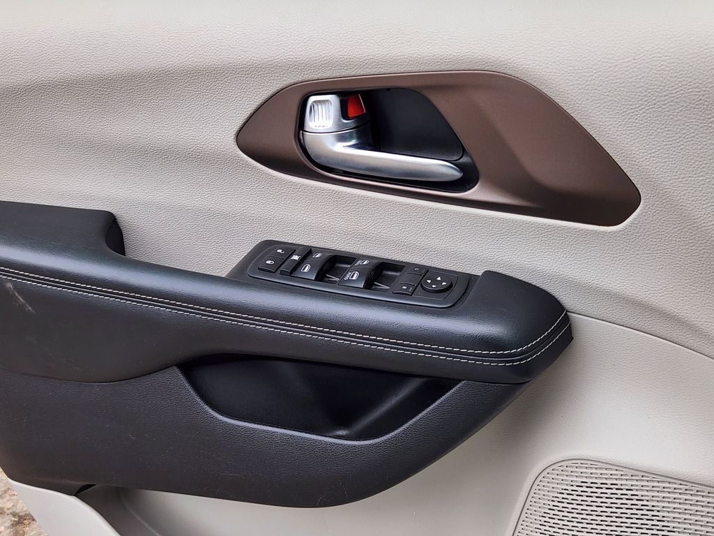 2020 Chrysler Voyager LXI