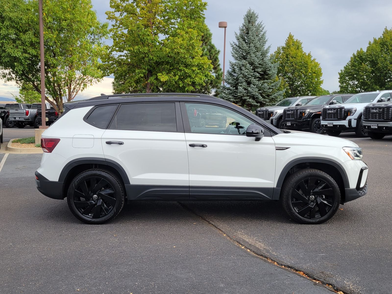 2024 Volkswagen Taos 1.5T SE Black
