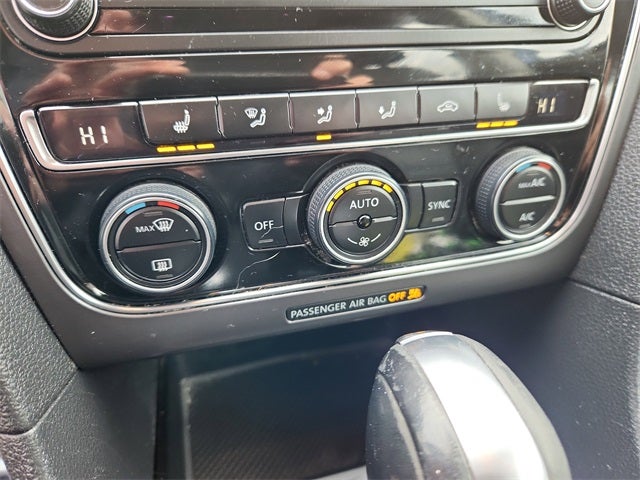 2017 Volkswagen Passat R-Line w/Comfort Pkg