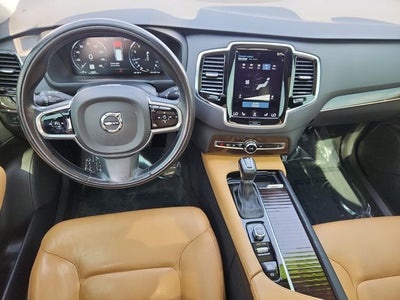 2016 Volvo XC90 T6 Momentum