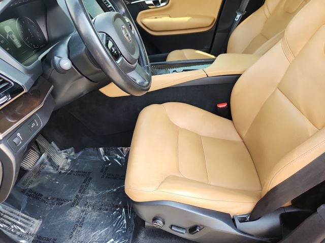 2016 Volvo XC90 T6 Momentum