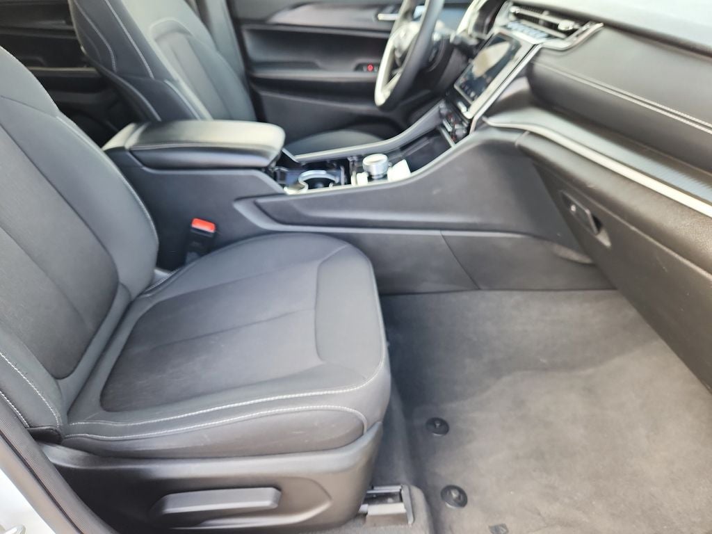 2023 Jeep Grand Cherokee L Laredo 4x4