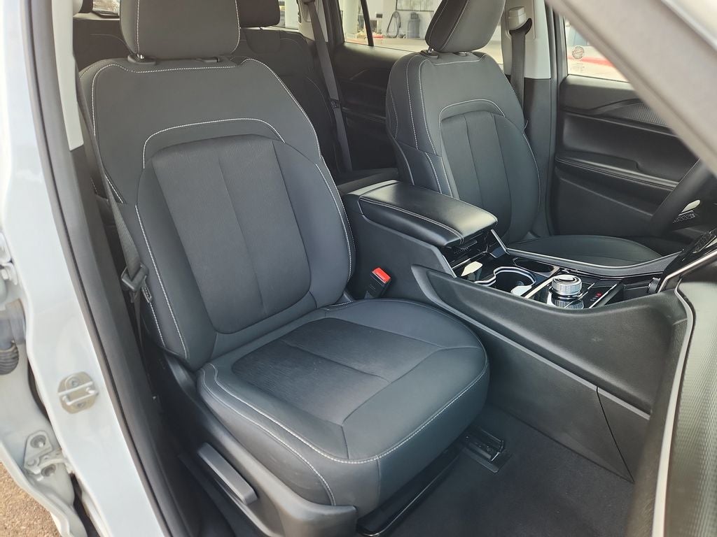 2023 Jeep Grand Cherokee L Laredo 4x4