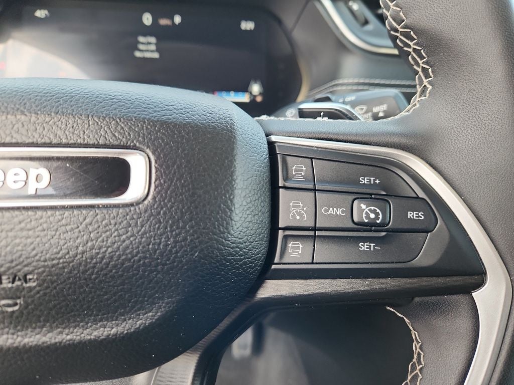 2023 Jeep Grand Cherokee L Laredo 4x4