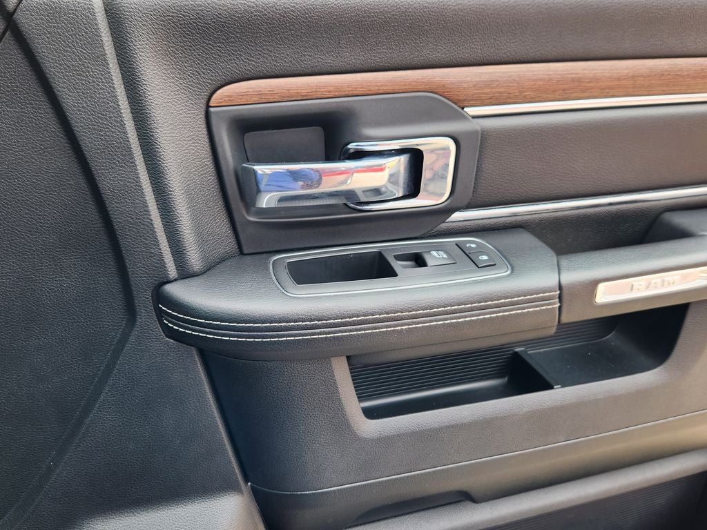 2018 RAM 1500 Laramie Crew Cab 4x4 5'7' Box