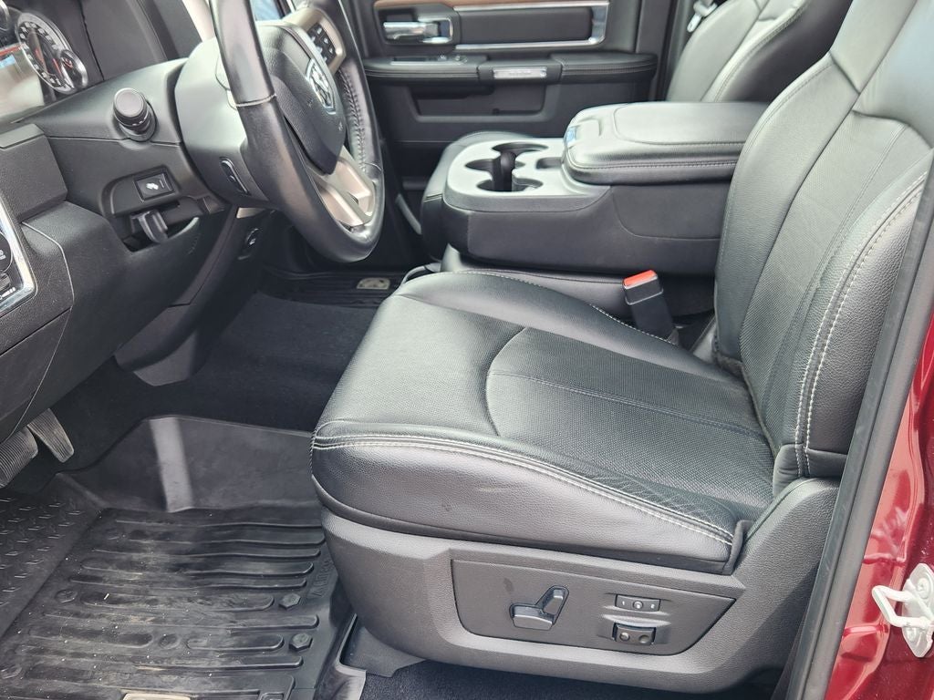 2018 RAM 1500 Laramie Crew Cab 4x4 5'7' Box