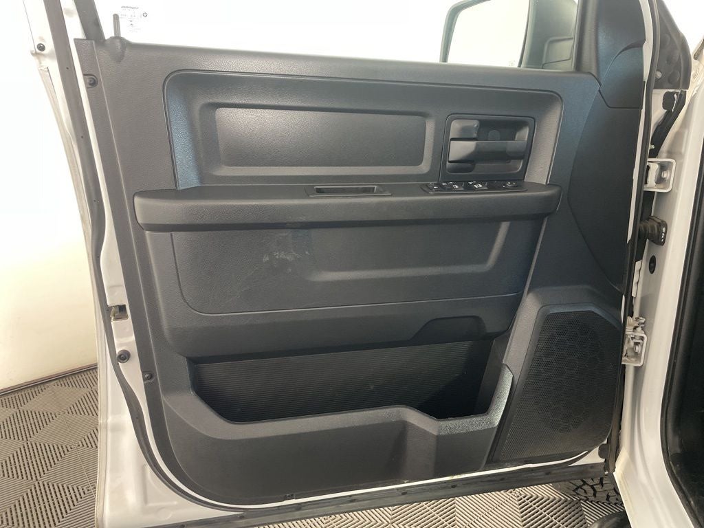 2017 RAM 1500 Tradesman Crew Cab 4x4 6'4' Box
