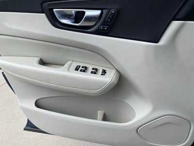 2023 Volvo XC60 Plus Bright Theme