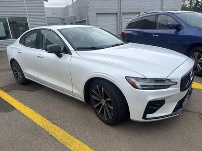2021 Volvo S60 T5 Momentum