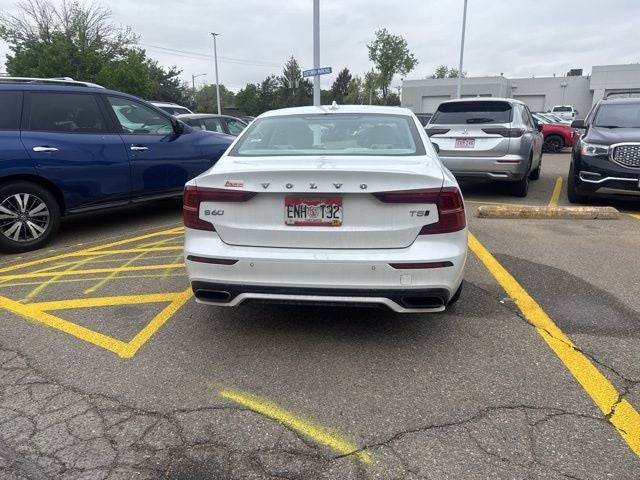 2021 Volvo S60 T5 Momentum