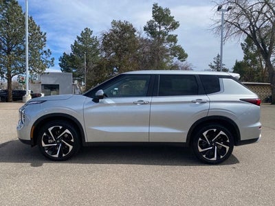 2024 Mitsubishi Outlander Base