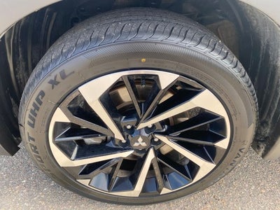 2024 Mitsubishi Outlander Base