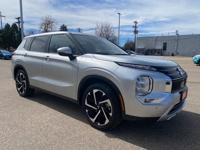 2024 Mitsubishi Outlander Base