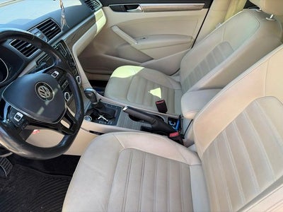 2017 Volkswagen Passat SEL Premium