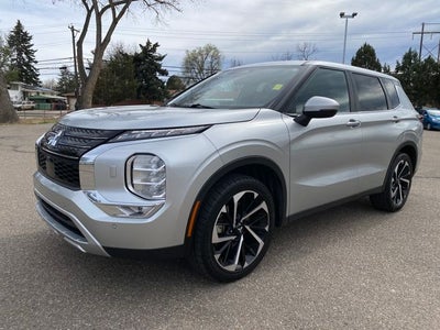 2024 Mitsubishi Outlander SE