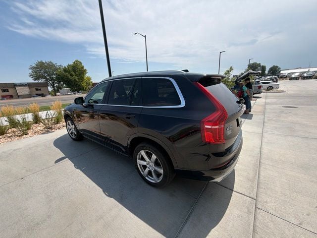 2021 Volvo XC90 T6 Momentum