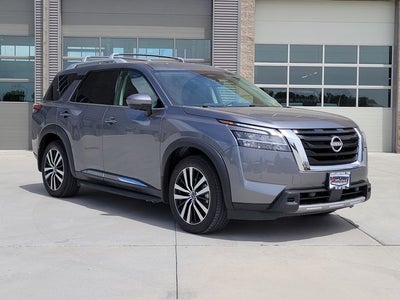2024 Nissan Pathfinder Platinum